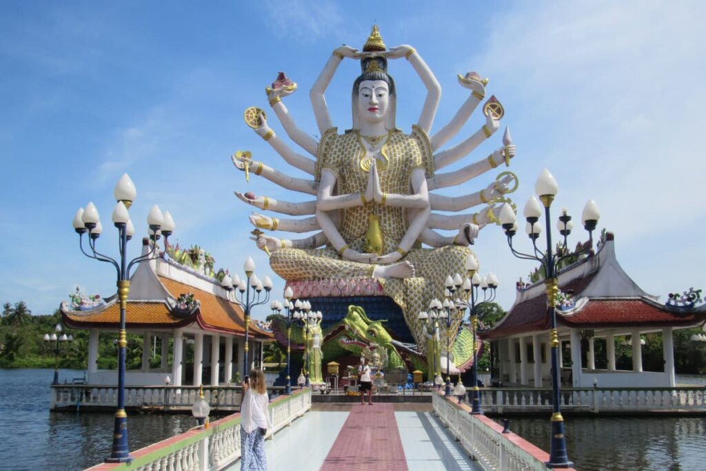 Templo Wat Plai Laem e a estátua de Guanyin, em Koh Samui, Tailândia